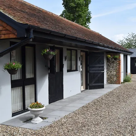 Sandhurst Farm Forge Self Catering Stableblock Sittingbourne Exterior photo